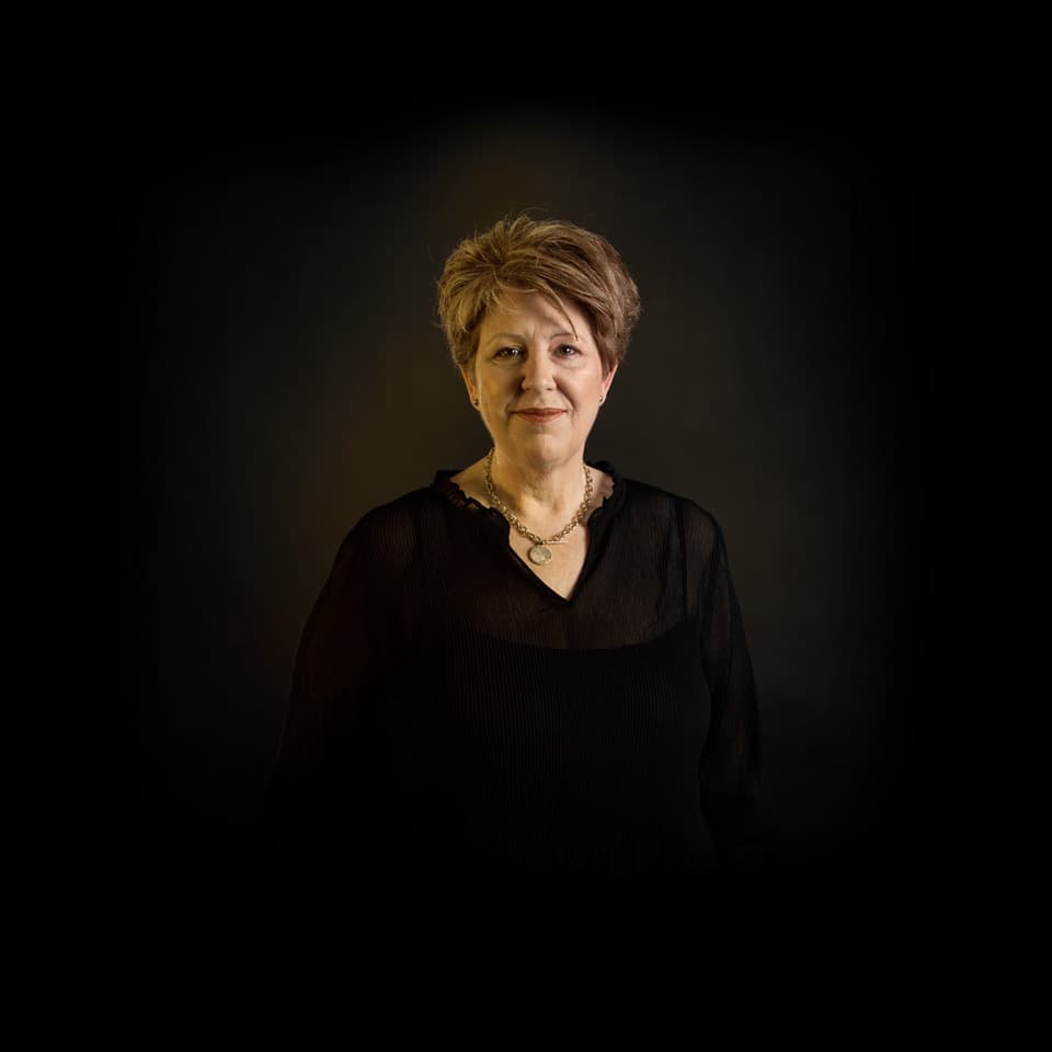 Portrait photo of Di Connew